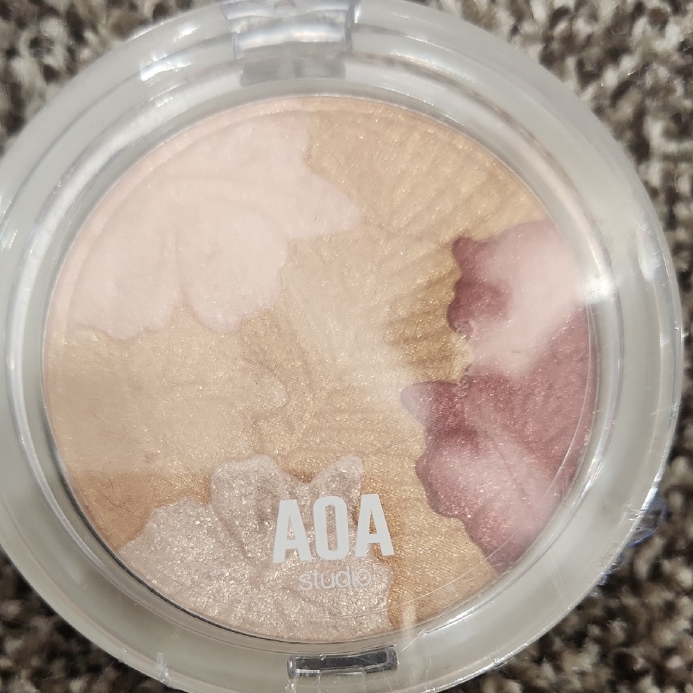 Pink and Cream Bronzer Contour Compact with Swirled Finish